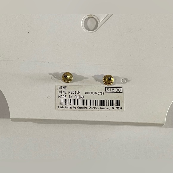 NWT Elegant Red and Gold Stud Earrings - Picture 2 of 2